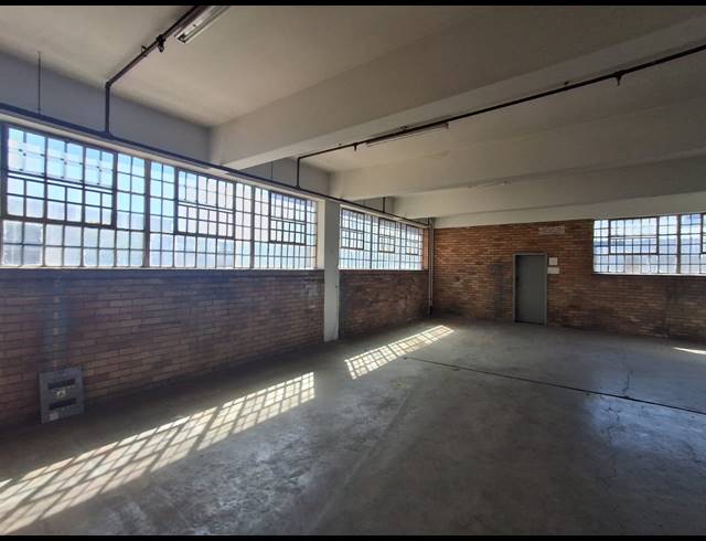 926M² WAREHOUSE TO LET IN BENROSE